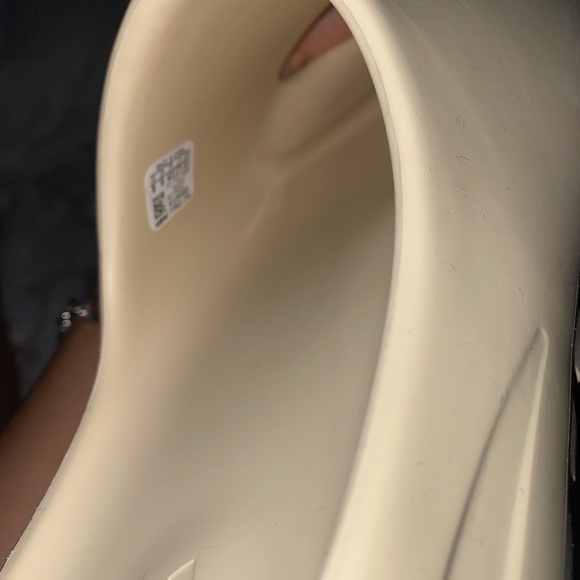 Yeezy bone slide - Picture 5 of 5